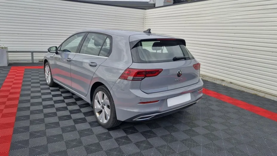 Volkswagen Golf -