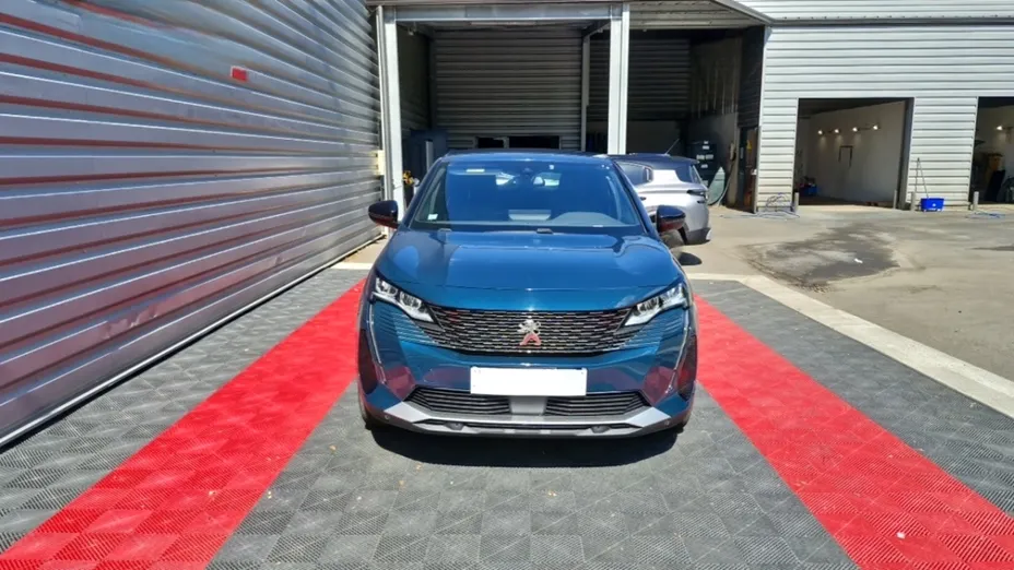 PEUGEOT 3008 -