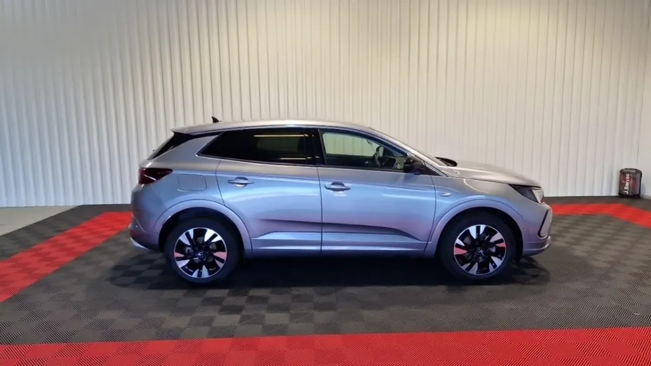 OPEL Grandland -