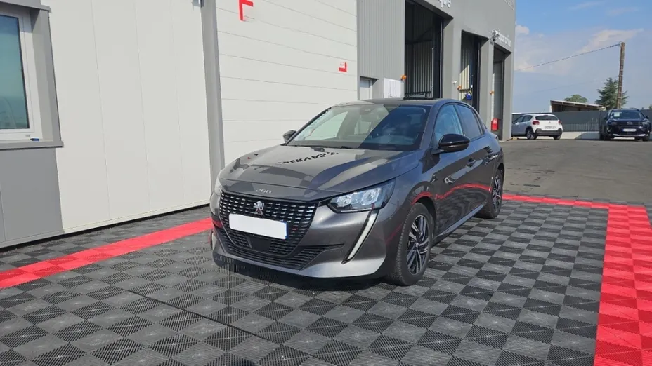 PEUGEOT 208 -