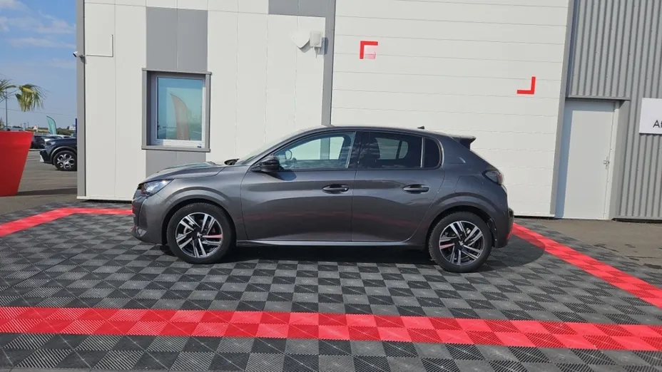 PEUGEOT 208 -
