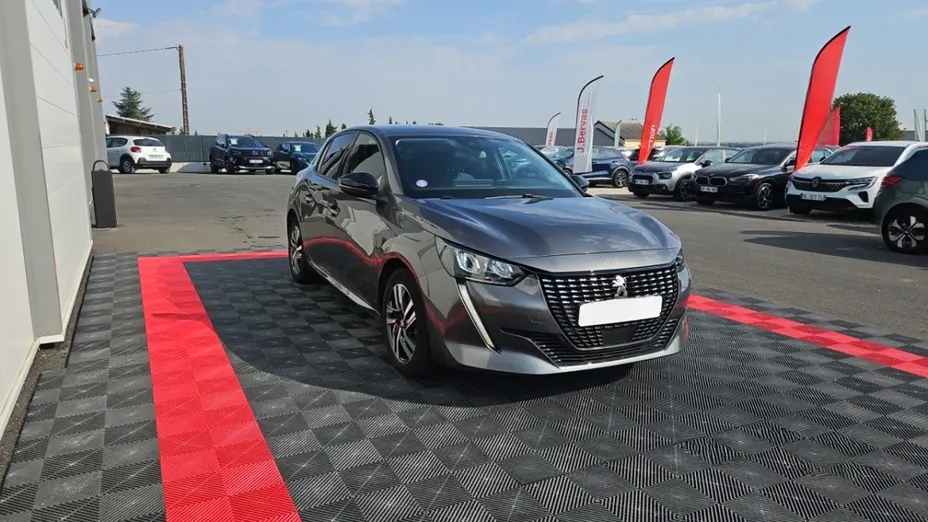 PEUGEOT 208 -