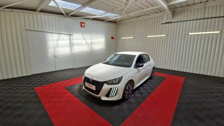 PEUGEOT 208 -