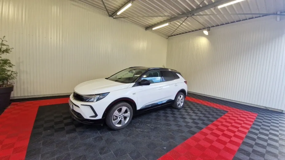 OPEL Grandland -