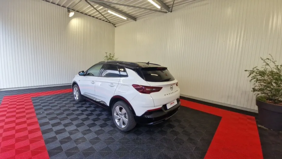 OPEL Grandland -