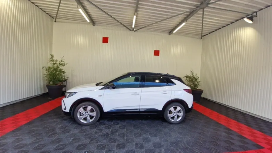 OPEL Grandland -