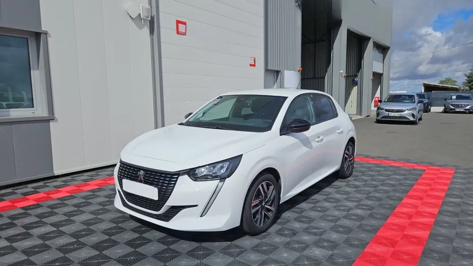 PEUGEOT 208 -
