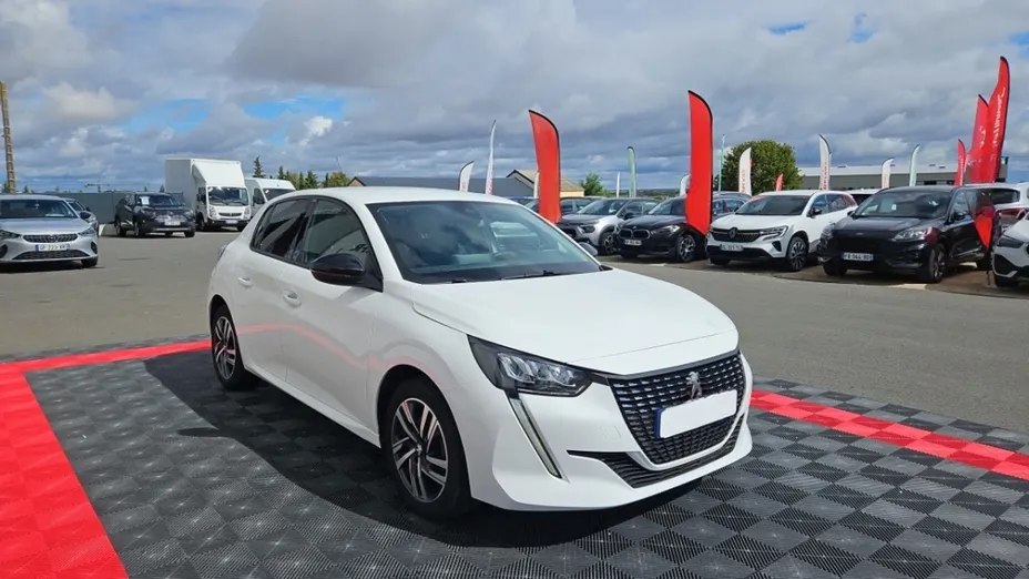PEUGEOT 208 -