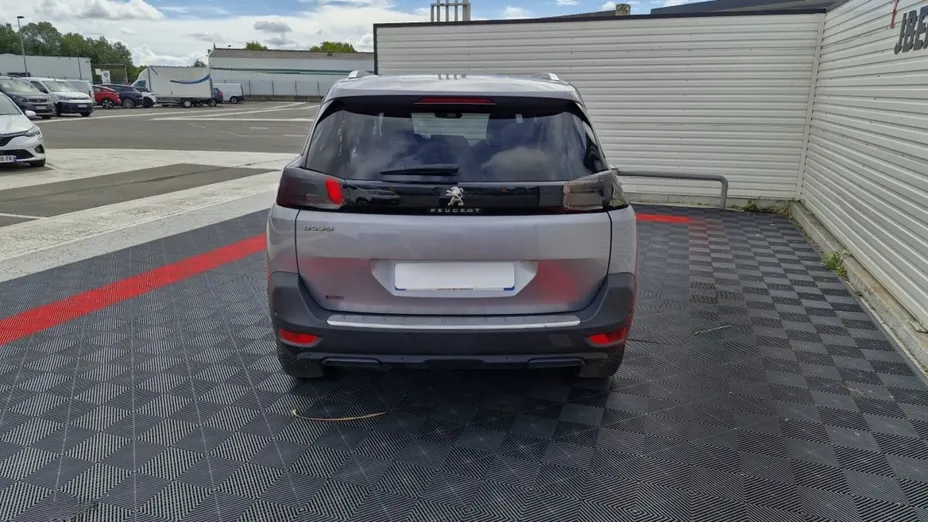 PEUGEOT 5008 -