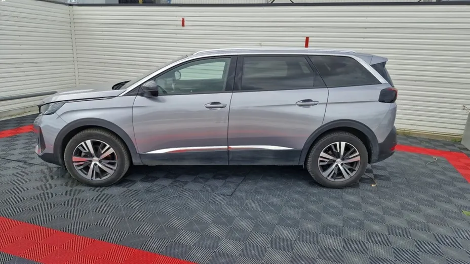 PEUGEOT 5008 -
