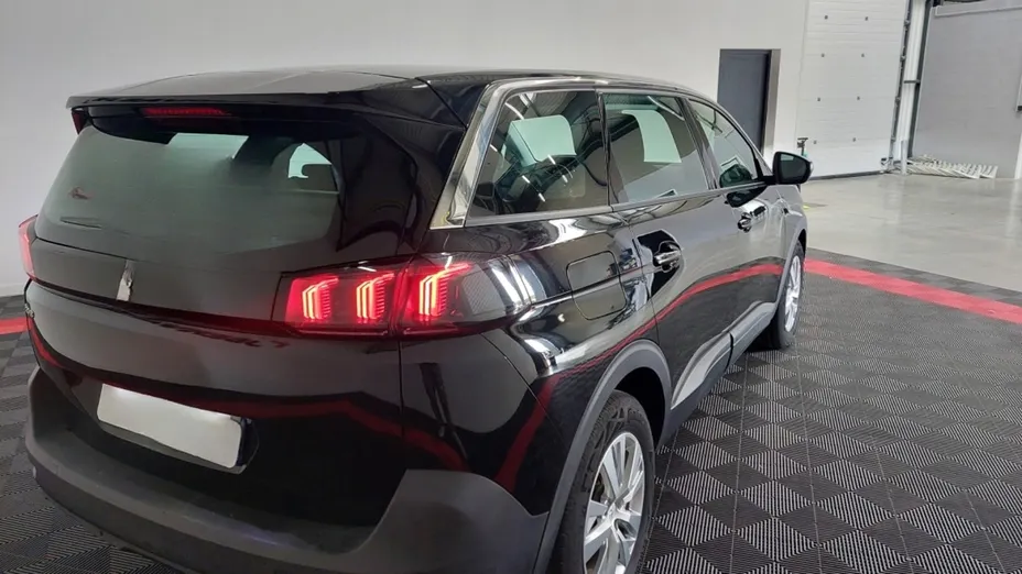 PEUGEOT 5008 -