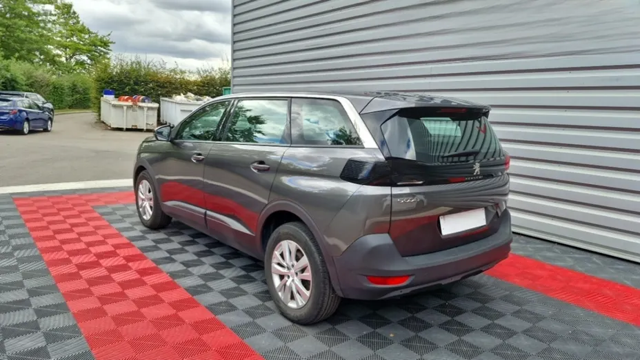 PEUGEOT 5008 -