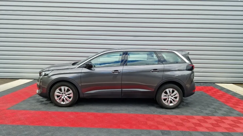PEUGEOT 5008 -