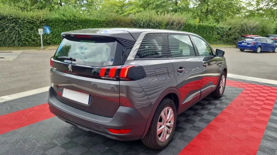 PEUGEOT 5008 -