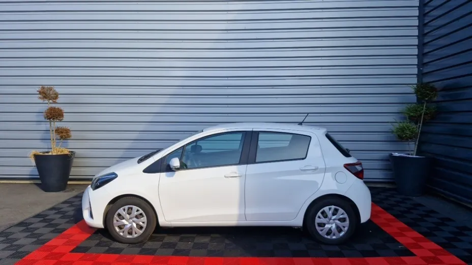 TOYOTA Yaris -