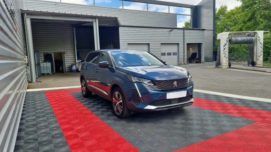 PEUGEOT 5008 -