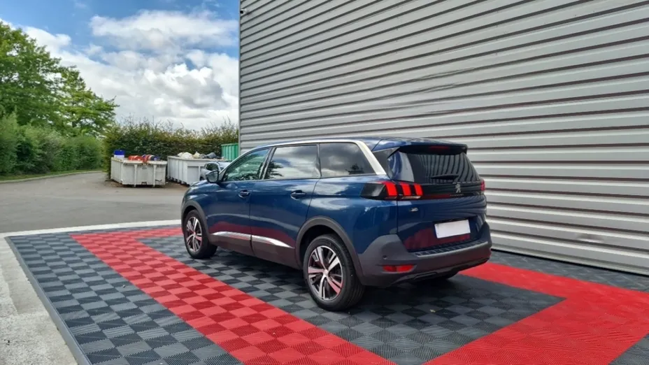 PEUGEOT 5008 -