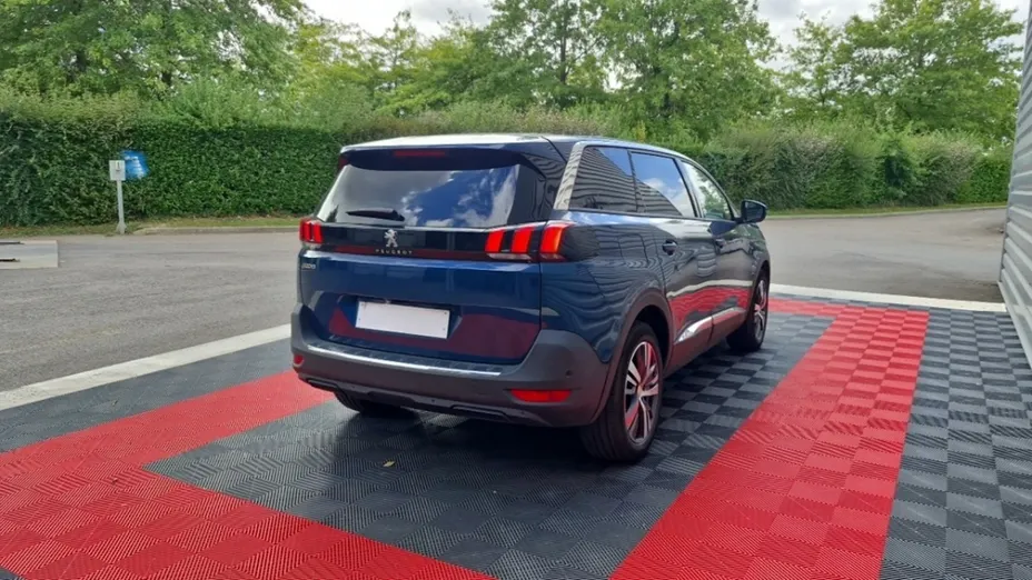PEUGEOT 5008 -