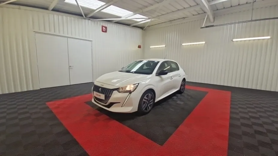 PEUGEOT 208 -