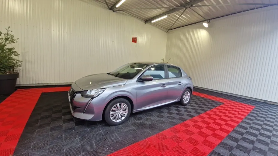 PEUGEOT 208 -