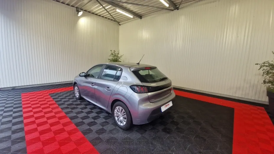 PEUGEOT 208 -