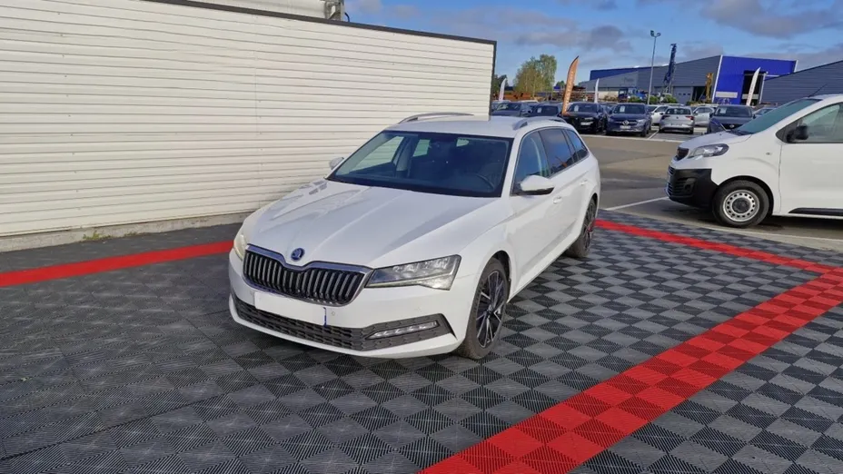 SKODA Superb -