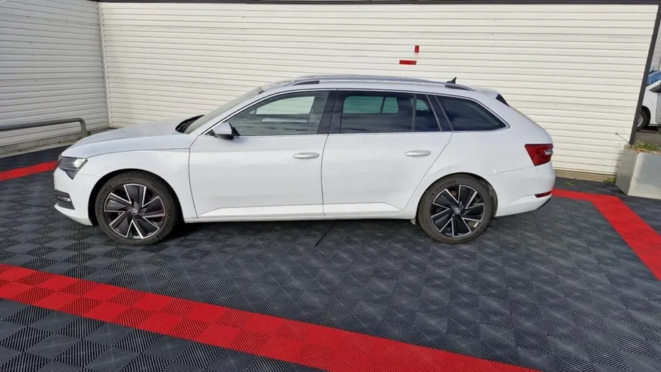 SKODA Superb -