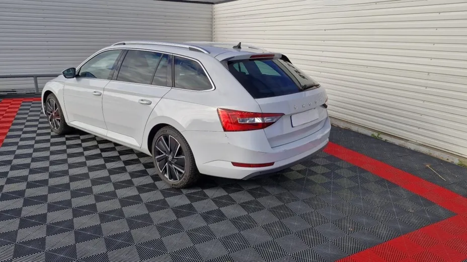SKODA Superb -