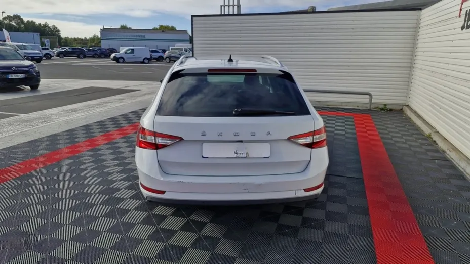 SKODA Superb -