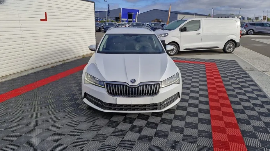 SKODA Superb -
