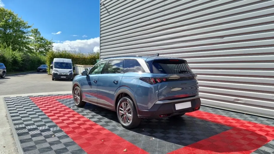 PEUGEOT 5008 -