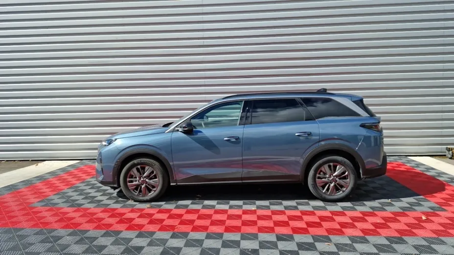 PEUGEOT 5008 -