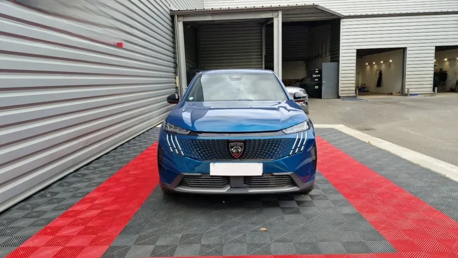 PEUGEOT 3008 -