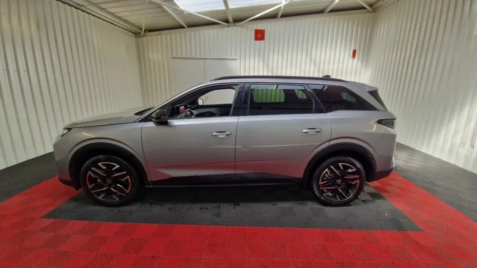 PEUGEOT 5008 -