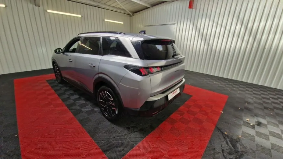 PEUGEOT 5008 -