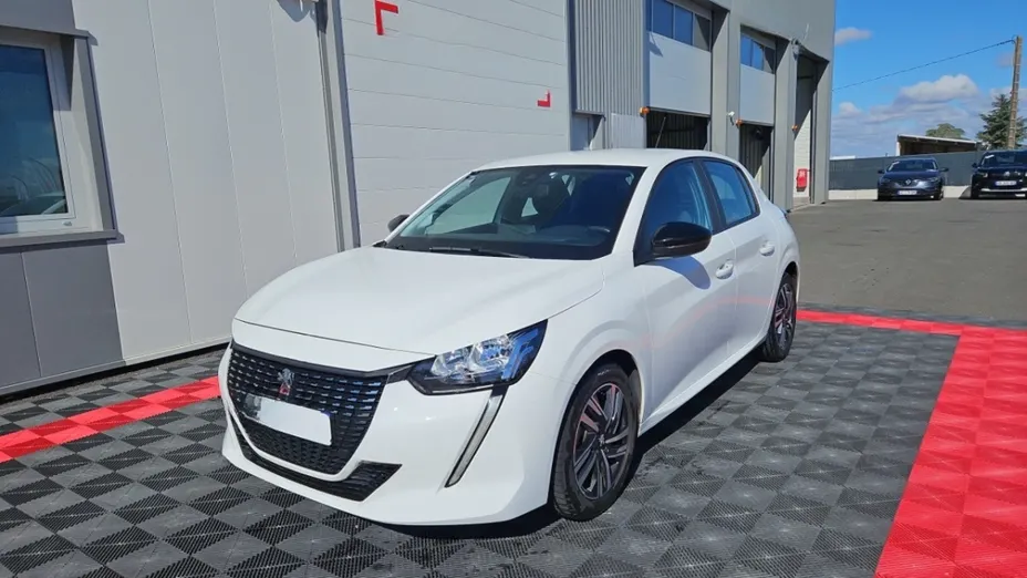 PEUGEOT 208 -