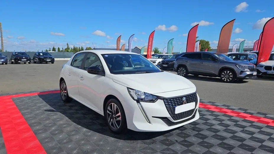 PEUGEOT 208 -