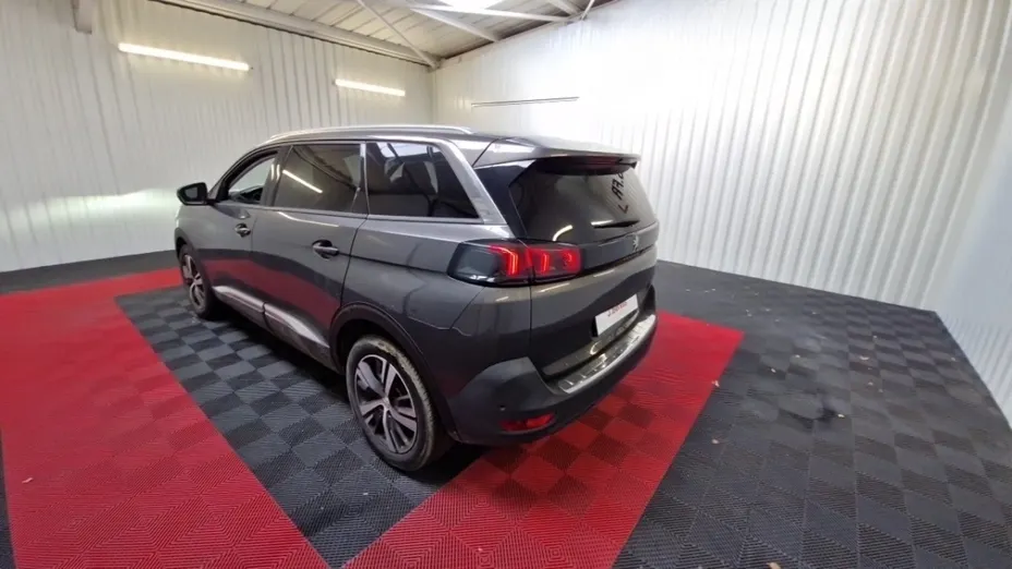 PEUGEOT 5008 -