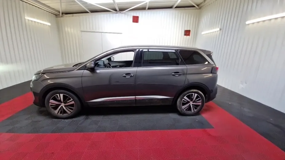 PEUGEOT 5008 -