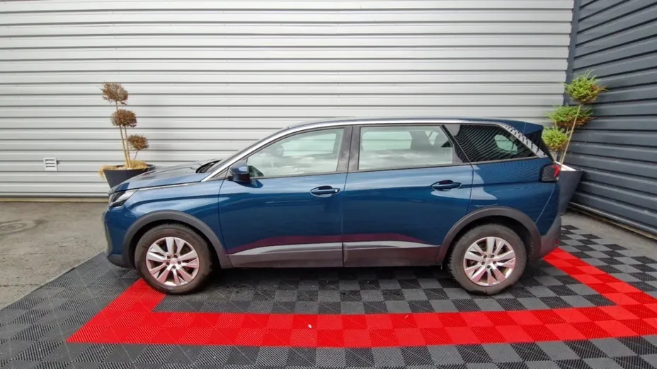 PEUGEOT 5008 -