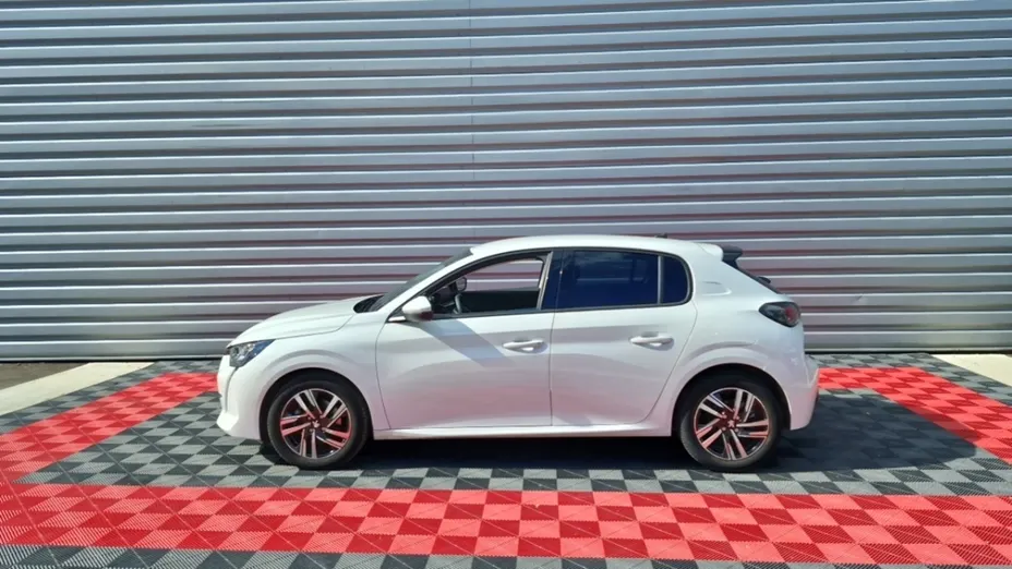 PEUGEOT 208 -