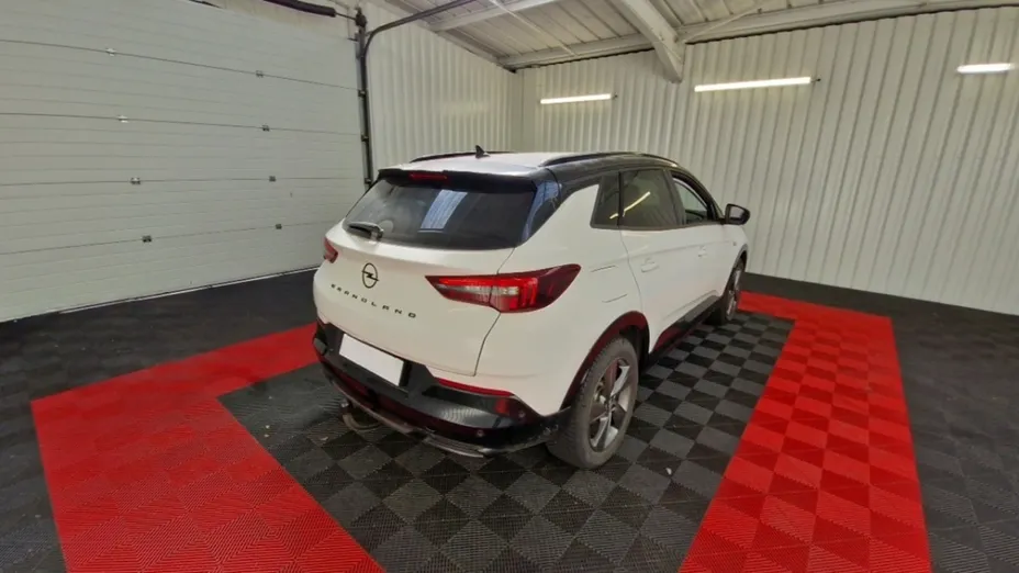 OPEL Grandland -