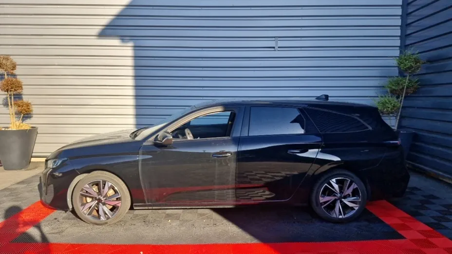 PEUGEOT 308 -