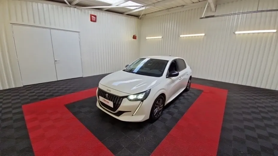 PEUGEOT 208 -