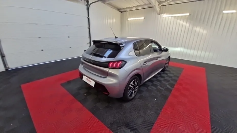 PEUGEOT 208 -