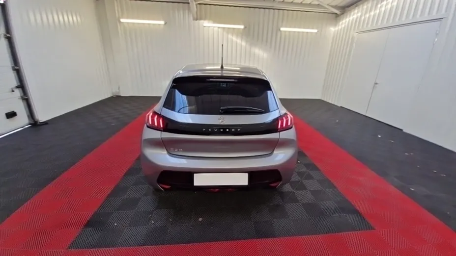 PEUGEOT 208 -