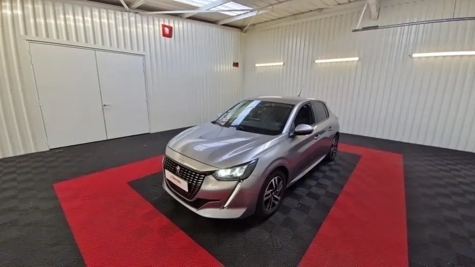 PEUGEOT 208 -