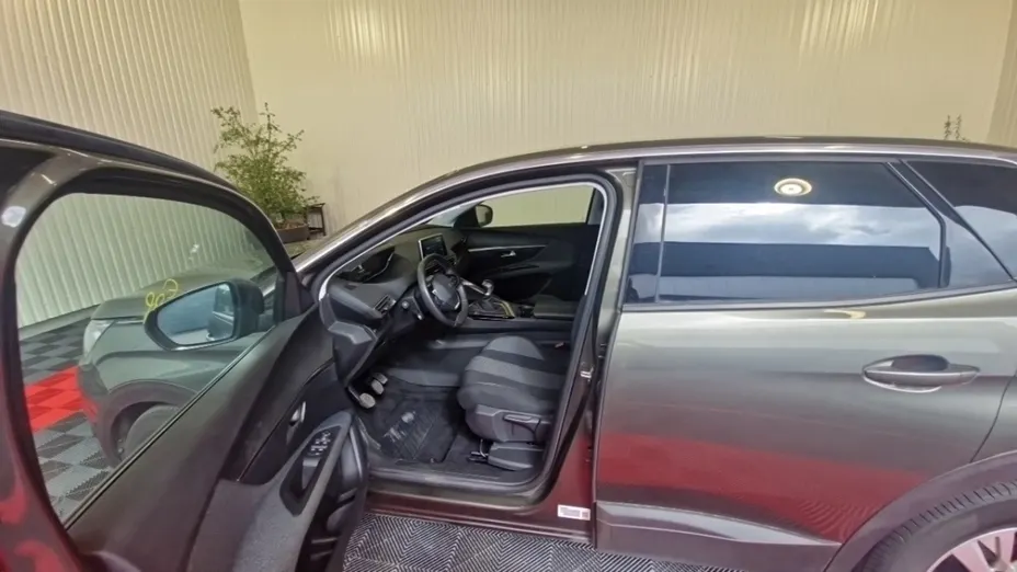 PEUGEOT 3008 -