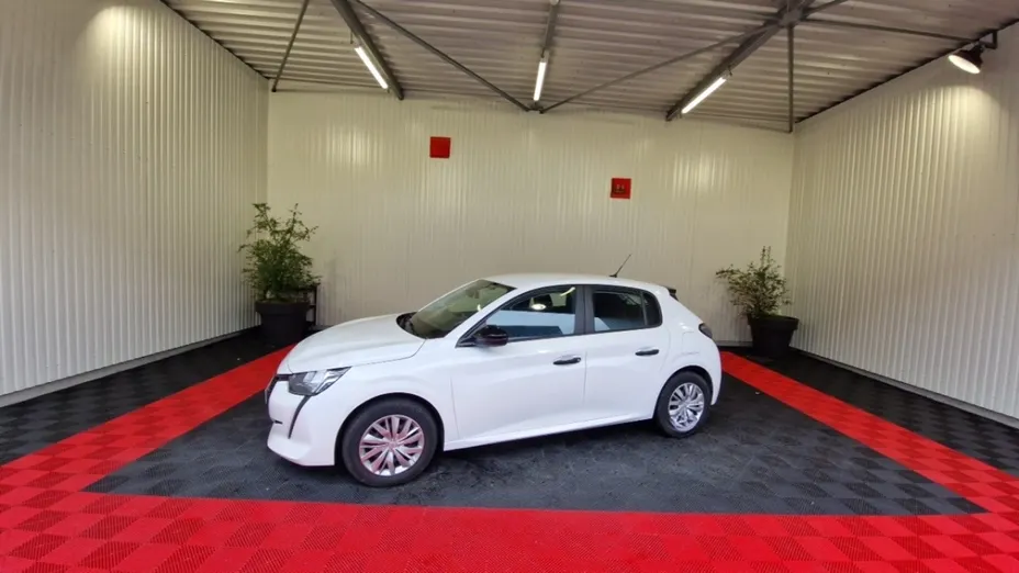 PEUGEOT 208 -