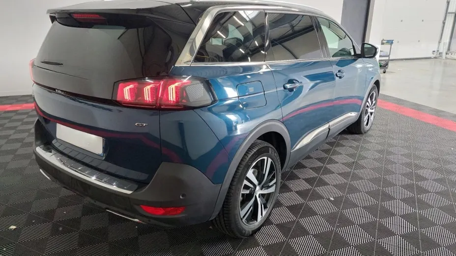 PEUGEOT 5008 -